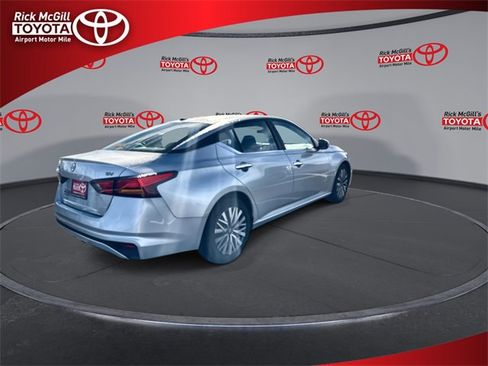 Used 2023 Nissan Altima 2.5 SV image 8
