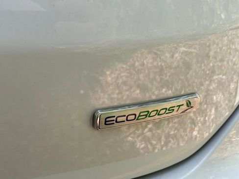 Used 2020 Ford Edge SE image 11
