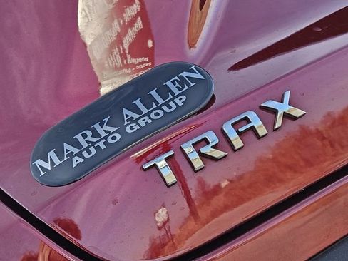 Used 2025 Chevrolet Trax LT image 11