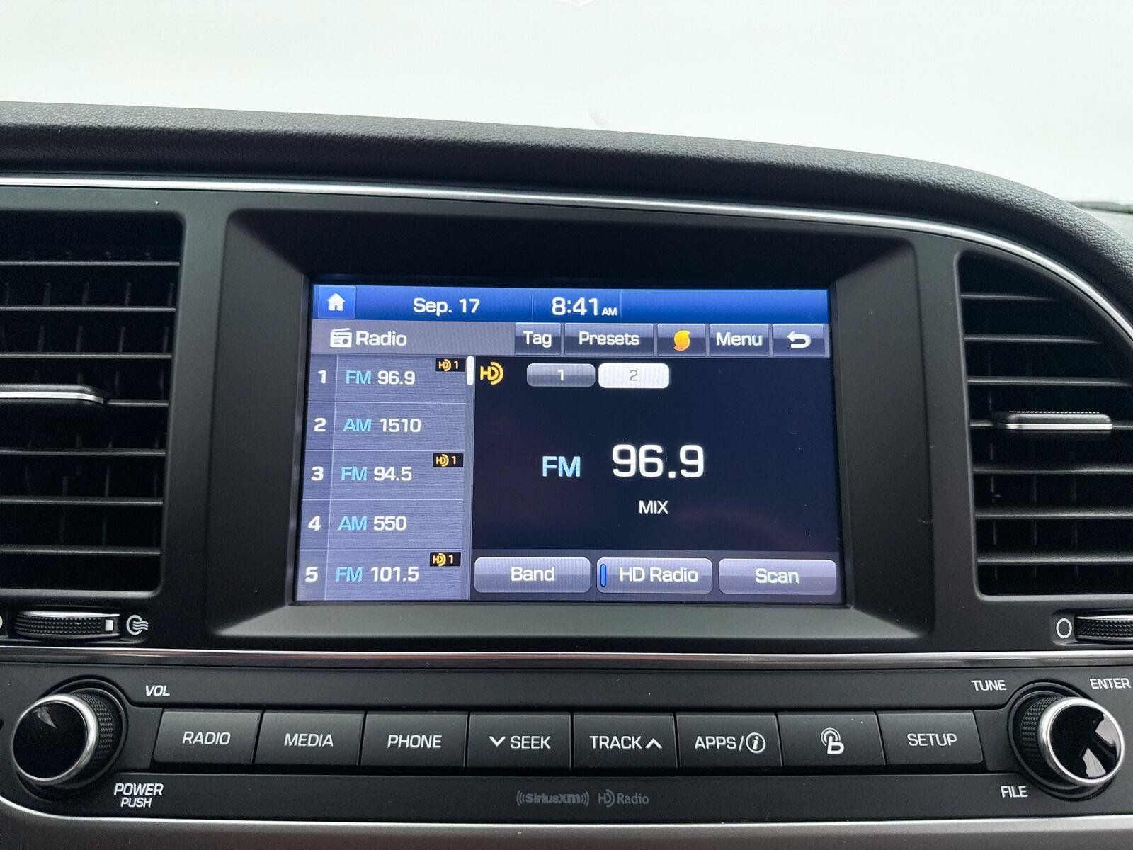 Used 2017 Hyundai Elantra Limited FWD image 21