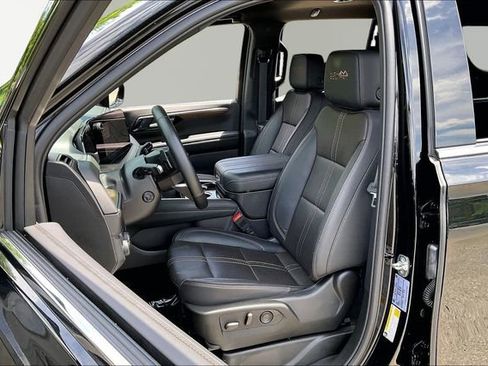 Used 2025 Chevrolet Tahoe High Country AWD/4WD image 15