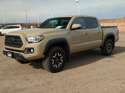 Used 2017 Toyota Tacoma SR5 image 8