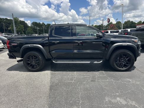 Used 2025 Chevrolet Colorado Trail Boss AWD/4WD image 9