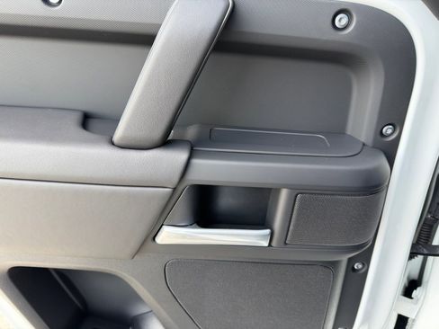 New 2026 Land Rover Defender 110 X-Dynamic SE image 27