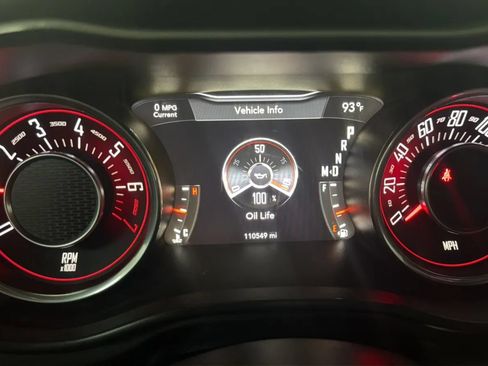 Used 2016 Dodge Challenger SXT RWD image 11