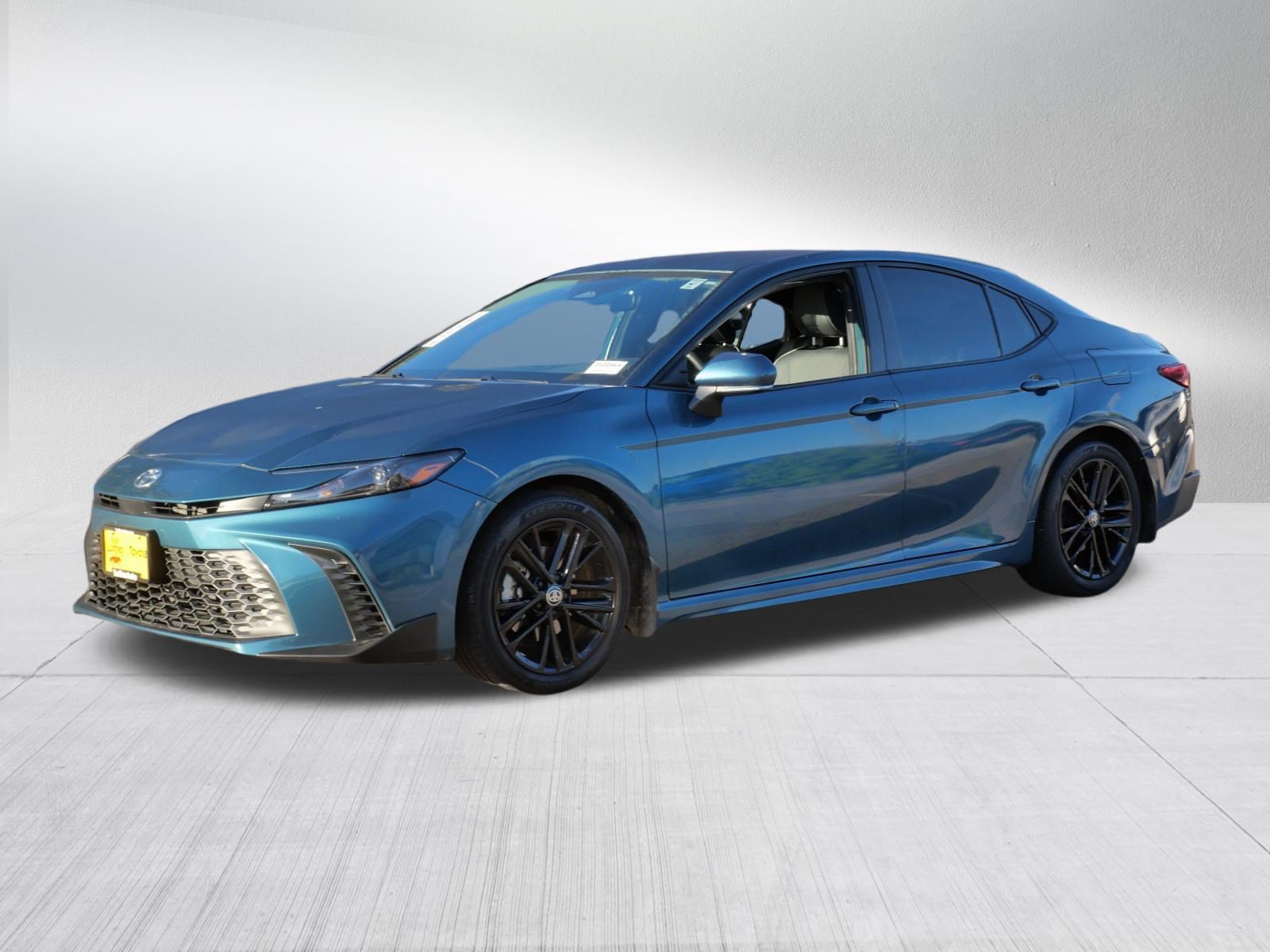 Used 2026 Toyota Camry SE w/ Convenience Package FWD image 3