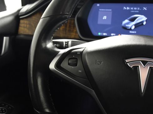 Used 2019 Tesla Model X image 26