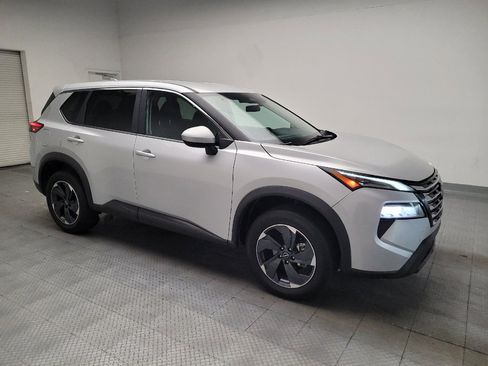 Used 2025 Nissan Rogue SV AWD/4WD image 11