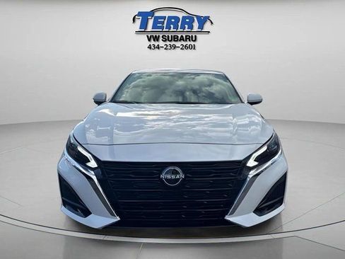 Used 2024 Nissan Altima 2.5 SL image 2