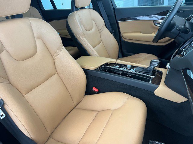 Used 2018 Volvo XC90 T6 Momentum w/ Momentum Plus Package AWD/4WD image 12