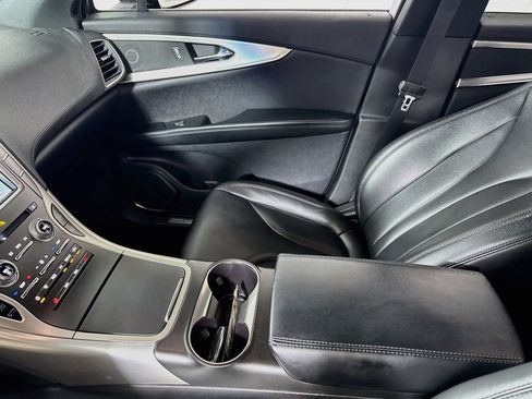 Used 2019 Lincoln Nautilus Premier AWD/4WD image 23