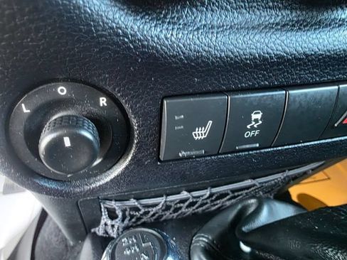 Used 2015 Jeep Wrangler Sahara w/ Connectivity Group AWD/4WD image 25