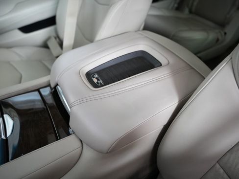 Used 2018 Cadillac Escalade Premium Luxury image 32