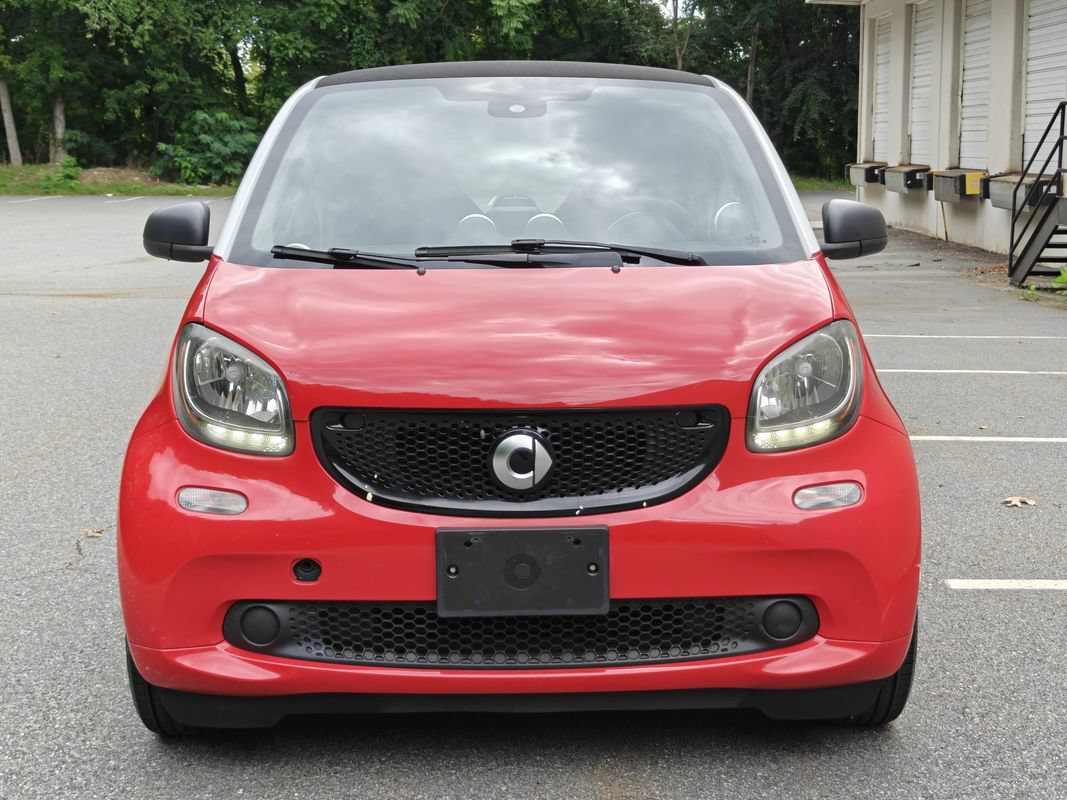 Used 2017 smart fortwo pure RWD image 8