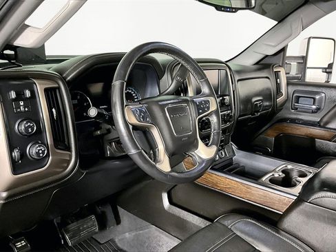 Certified 2019 GMC Sierra 2500 Denali w/ Duramax Plus Package image 18