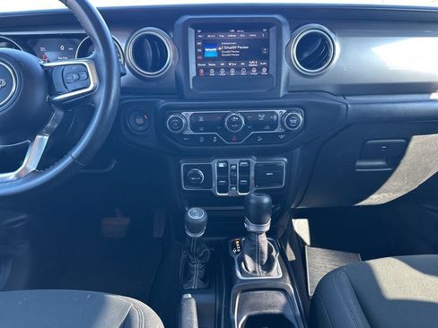 Used 2018 Jeep Wrangler Unlimited Sahara image 19