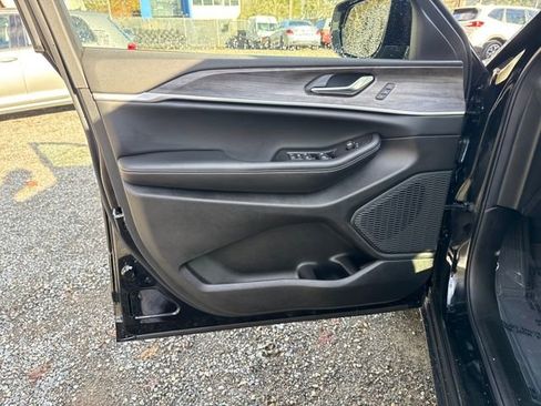 New 2025 Jeep Grand Cherokee Limited image 15