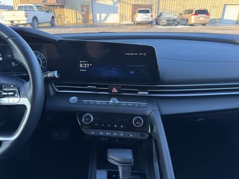 Used 2024 Hyundai Elantra SEL w/ Convenience Package image 2