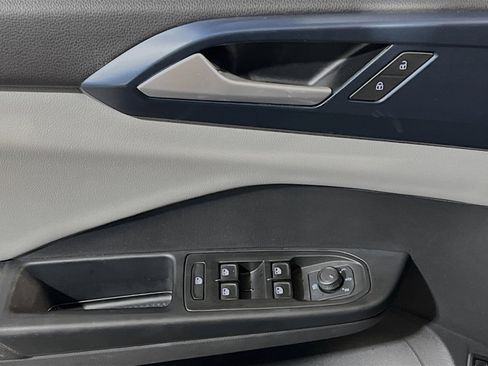 Used 2022 Volkswagen Taos SE image 13