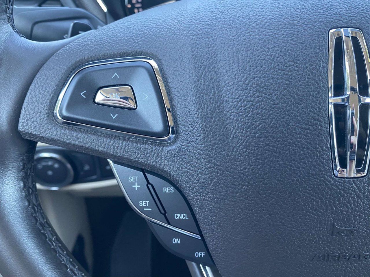 Used 2019 Lincoln MKC Reserve FWD image 32