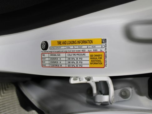 Used 2024 GMC Terrain SLT image 39