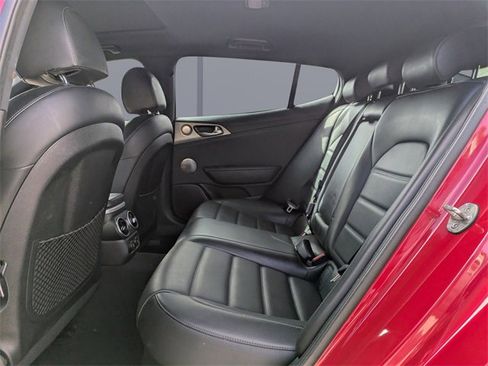 Used 2018 Kia Stinger GT2 image 12