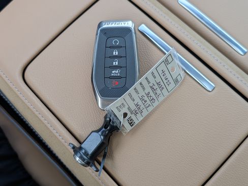 Used 2025 INFINITI QX80 Sensory AWD/4WD image 38