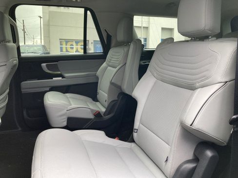 Used 2025 Ford Expedition Max Platinum w/ Platinum Ultimate Package image 9