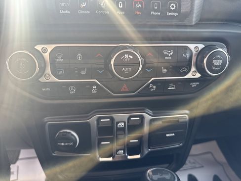 Used 2023 Jeep Wrangler Unlimited Sahara image 24