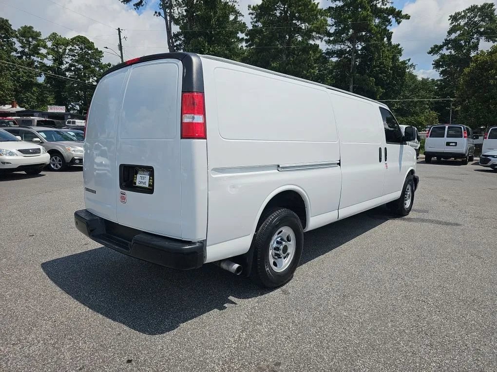 Used 2017 Chevrolet Express 3500 Extended RWD image 23