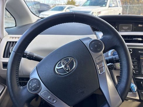 Used 2017 Toyota Prius V Five image 13