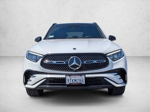 Used 2025 Mercedes-Benz GLC 300 image 2