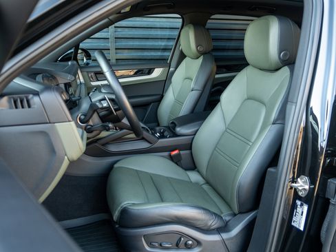Certified 2024 Porsche Cayenne image 5