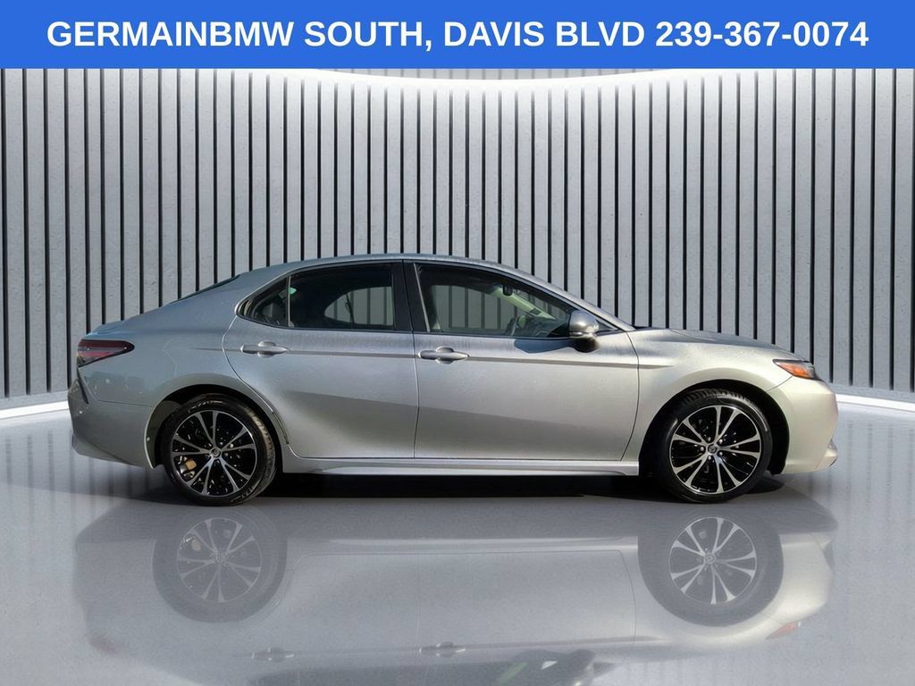 Used 2018 Toyota Camry SE w/ Convenience Package FWD image 4