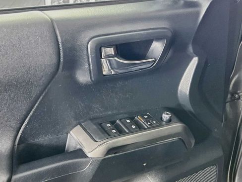 Used 2016 Toyota Tacoma TRD Sport w/ Premium & Technology Package AWD/4WD image 18