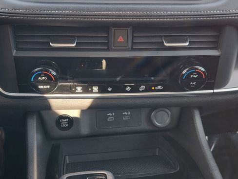 Used 2024 Nissan Rogue SV image 19