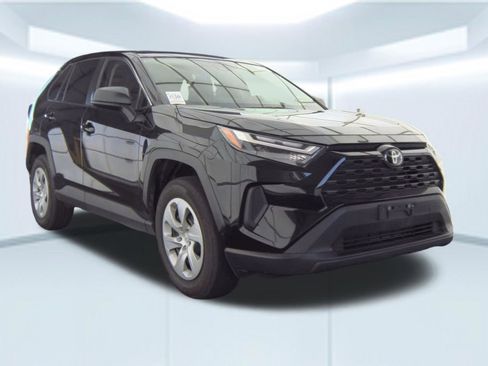 Used 2024 Toyota RAV4 LE image 5