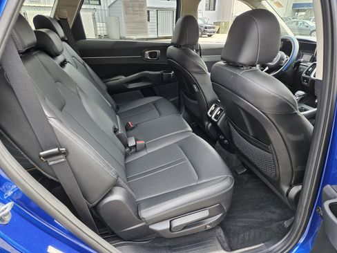 Used 2022 Kia Sorento S w/ Panoramic Sunroof Package FWD image 19