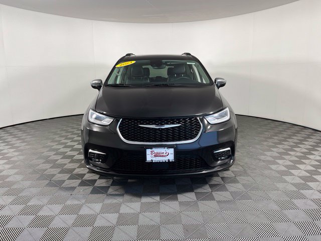 Used 2023 Chrysler Pacifica Limited AWD/4WD image 2