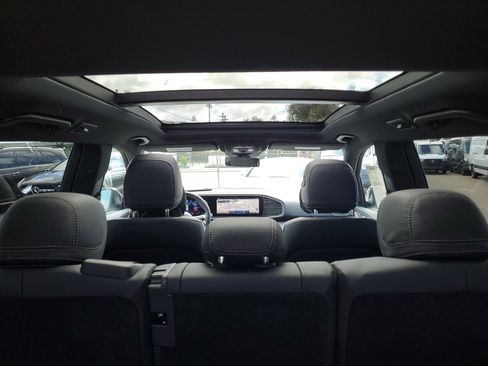 New 2026 Mercedes-Benz GLS 580 4MATIC image 9