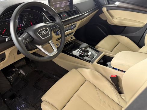 Used 2023 Audi Q5 2.0T Premium w/ Convenience Package AWD/4WD image 9