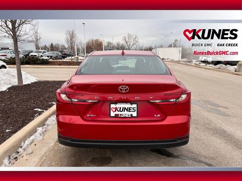 Used 2025 Toyota Camry SE image 7
