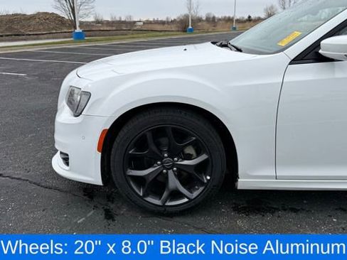 Used 2022 Chrysler 300 Touring L image 10