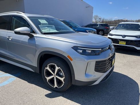 New 2026 Volkswagen Tiguan SE image 8