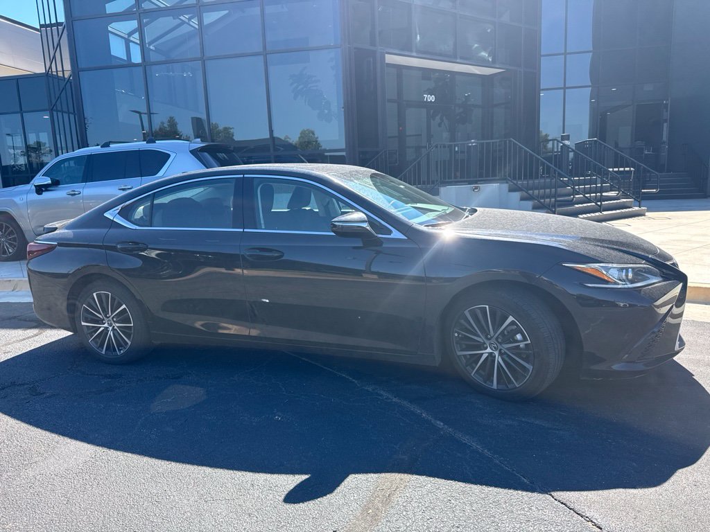Used 2025 Lexus ES 300h w/ Premium Package FWD image 4