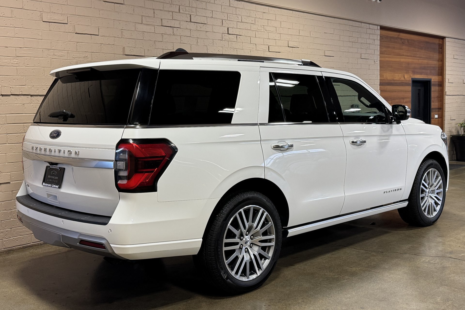 Used 2022 Ford Expedition Platinum AWD/4WD image 3