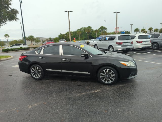 Used 2016 Nissan Altima 2.5 SV w/ Convenience Package FWD image 2