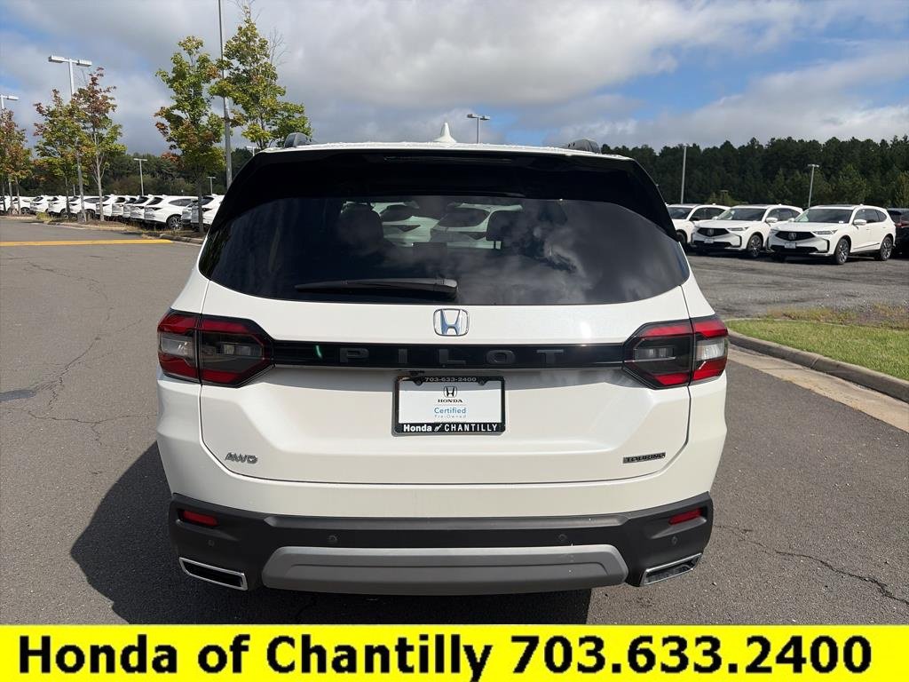 Certified 2025 Honda Pilot Touring image 6