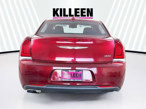 Used 2019 Chrysler 300 Touring w/ Sport Appearance Package RWD image 6