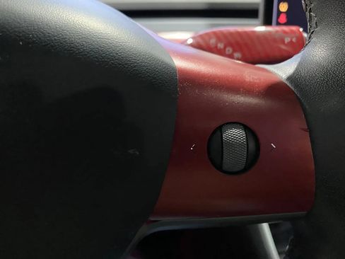 Used 2021 Tesla Model Y Long Range image 17